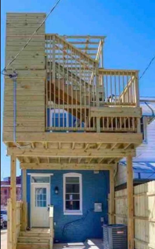 Downtown Upper Canton 3 Bdrm 3 Bath With Rooftop And Parking Pad Guest house *