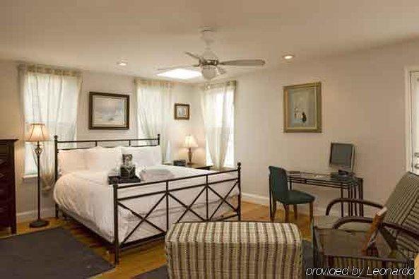 Blue Door On Bed & Breakfast 3*