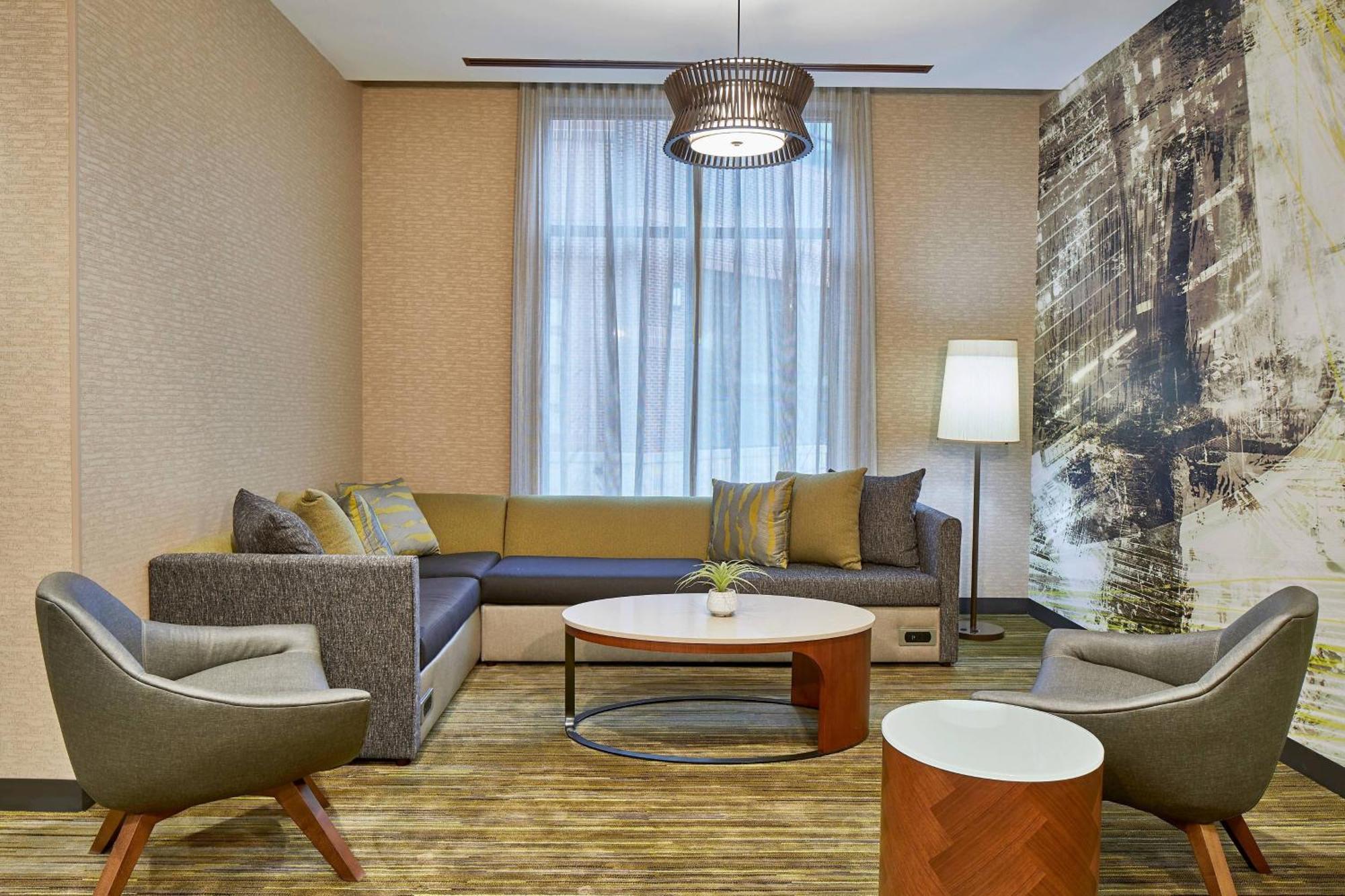 Courtyard Downtown/mchenry Row Hotel