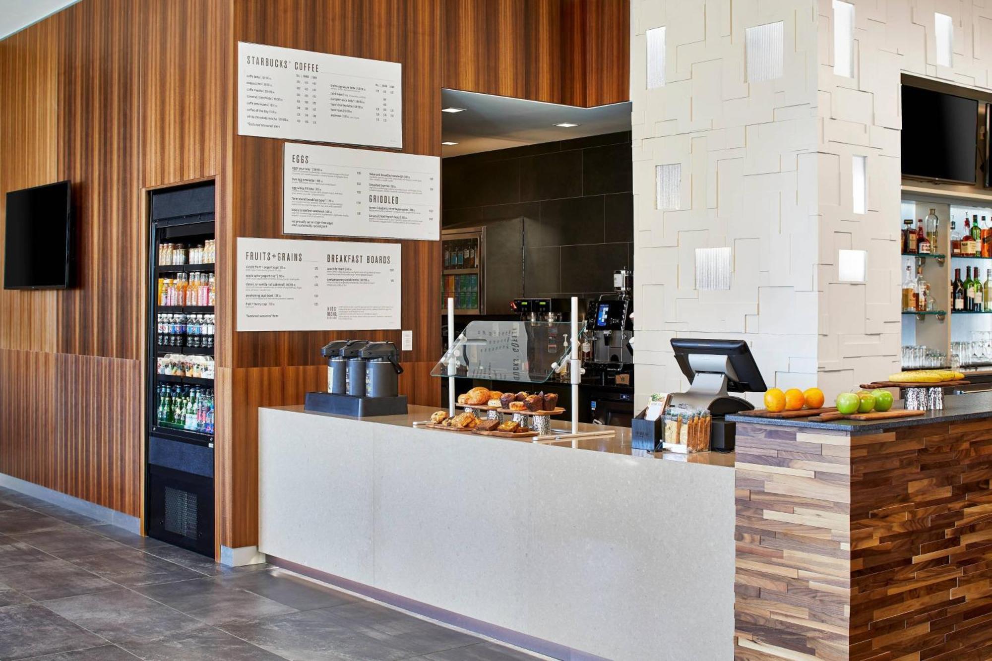 Hotel Courtyard Downtown/mchenry Row 3*