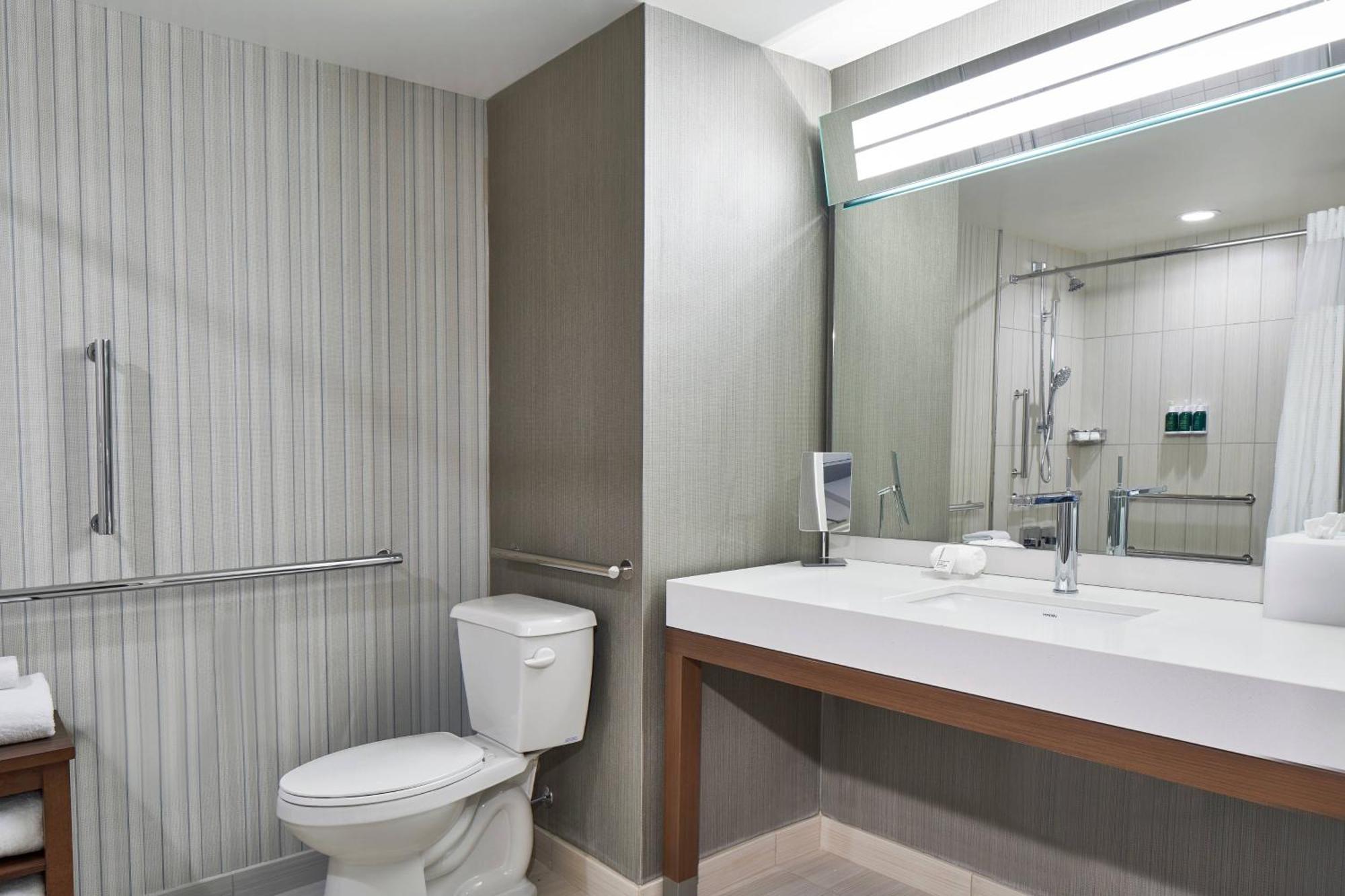 Courtyard Downtown/mchenry Row 3*