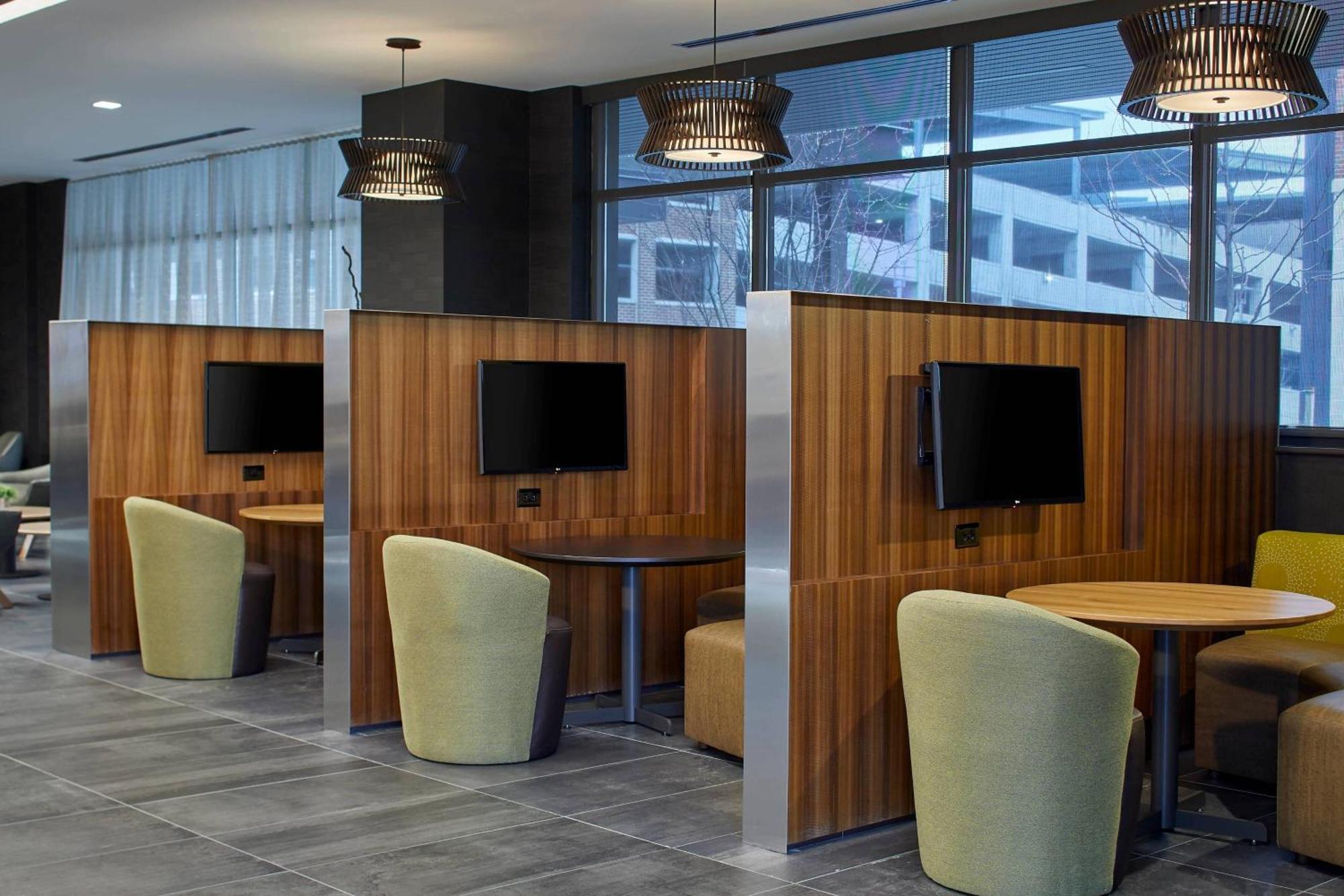 Courtyard Downtown/mchenry Row 3* Baltimore