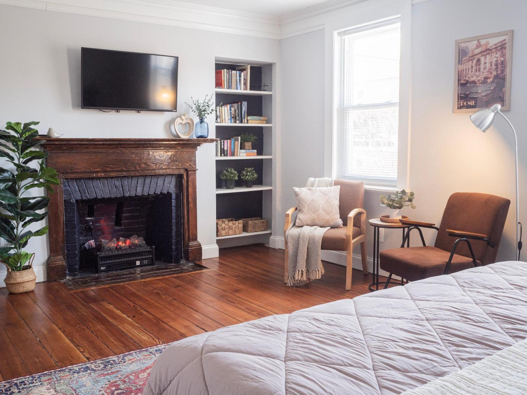 Historic Townhouse - Heart Of Little Italy Guest house *