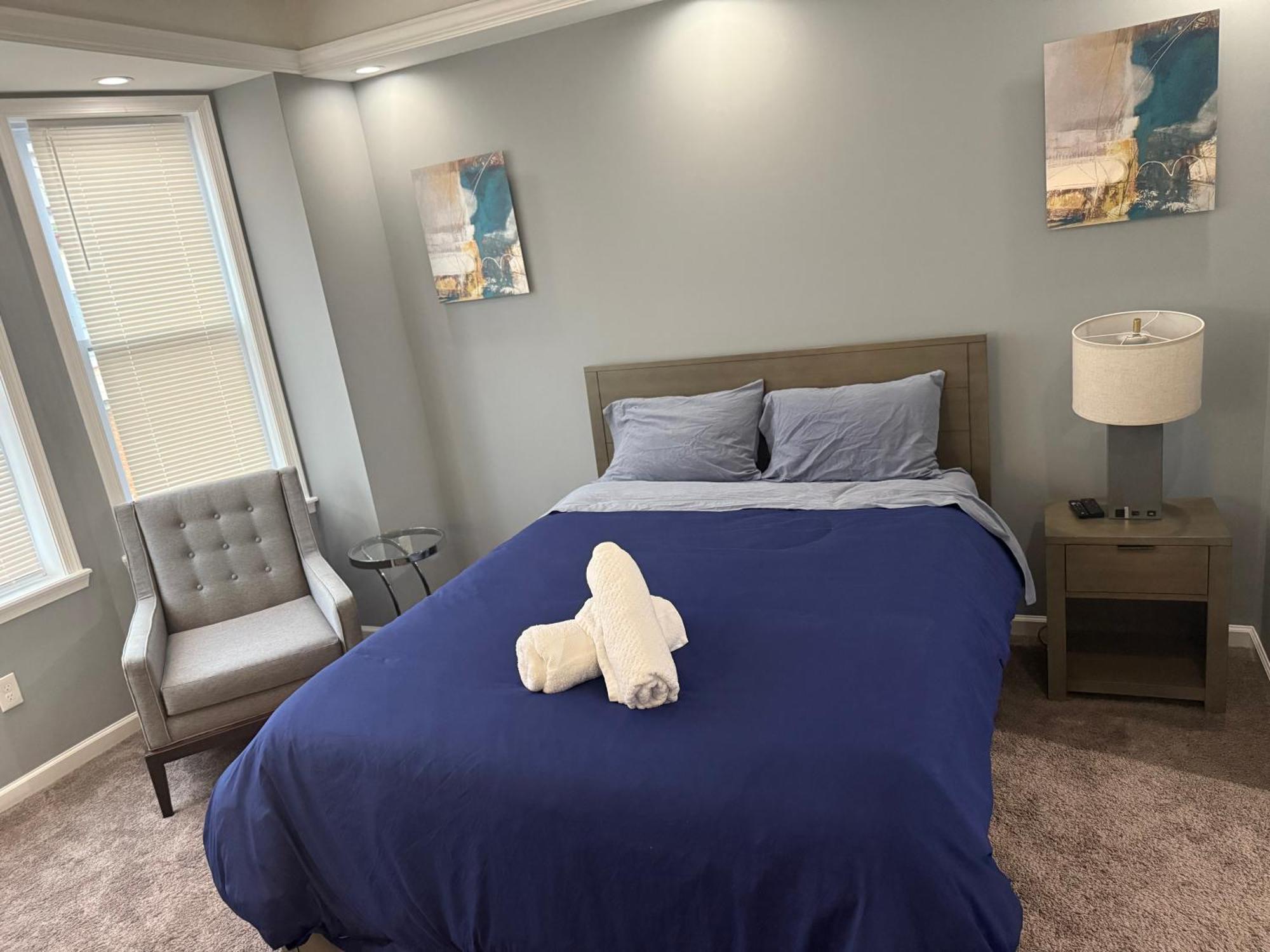 Guest house Downtown Upper Canton 3 Bdrm 3 Bath With Rooftop And Parking Pad *