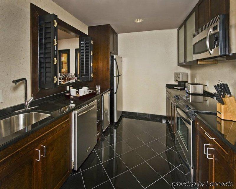 Hotel Fairfield & Downtown/inner Harbor 2*
