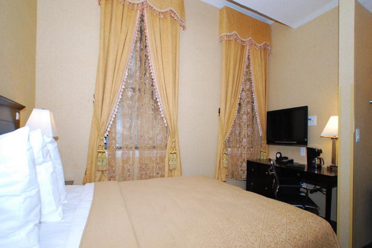 Hotel Plaza 3*
