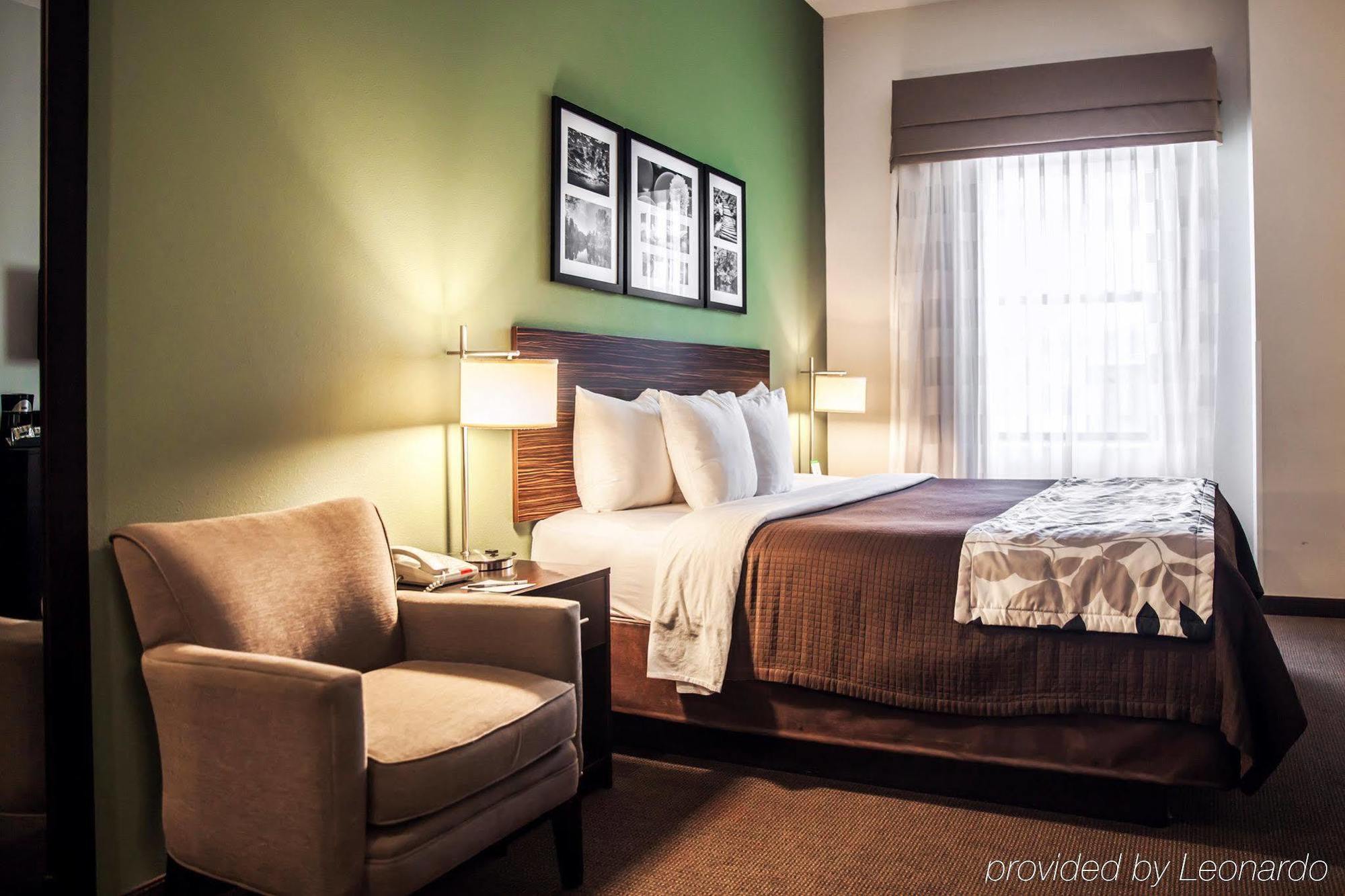 Sleep & Downtown Inner Harbor Hotel