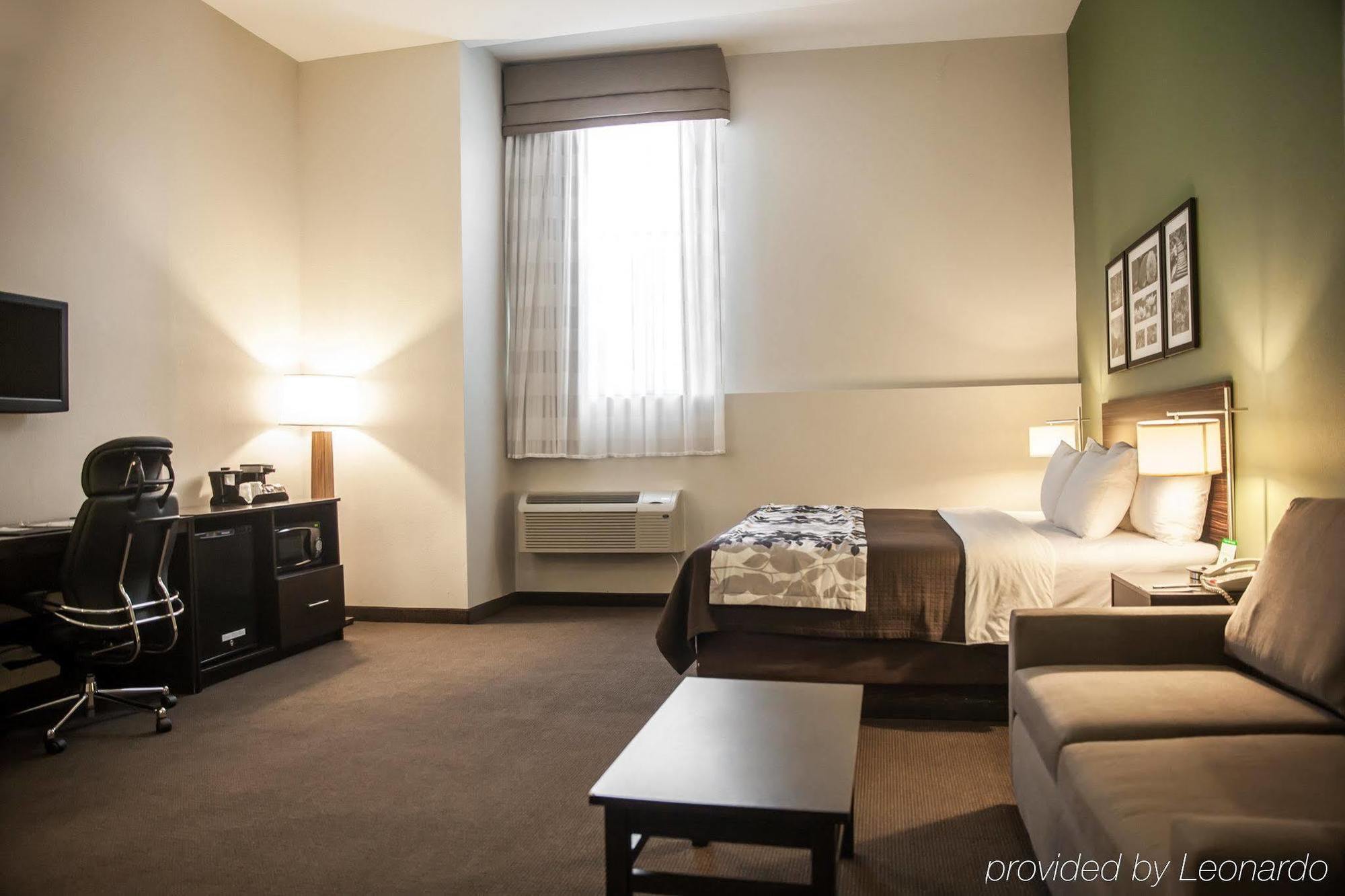 Sleep & Downtown Inner Harbor Hotel