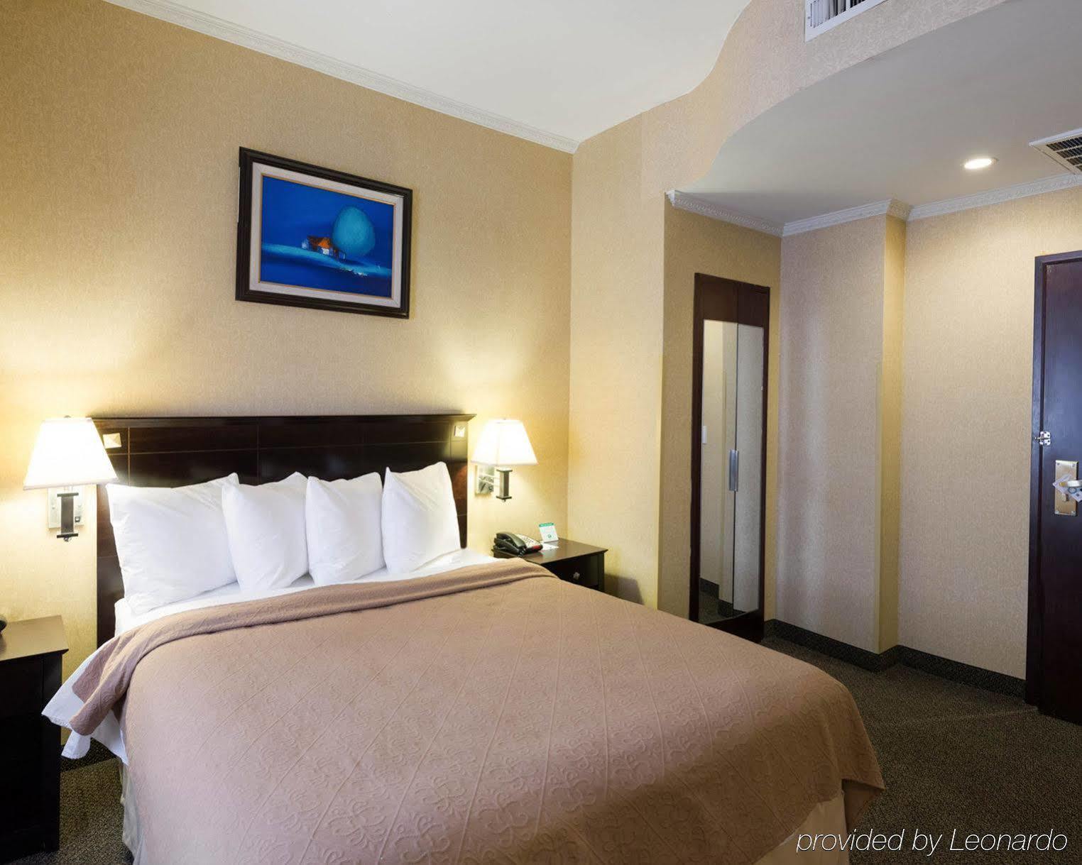 Plaza Hotel 3*