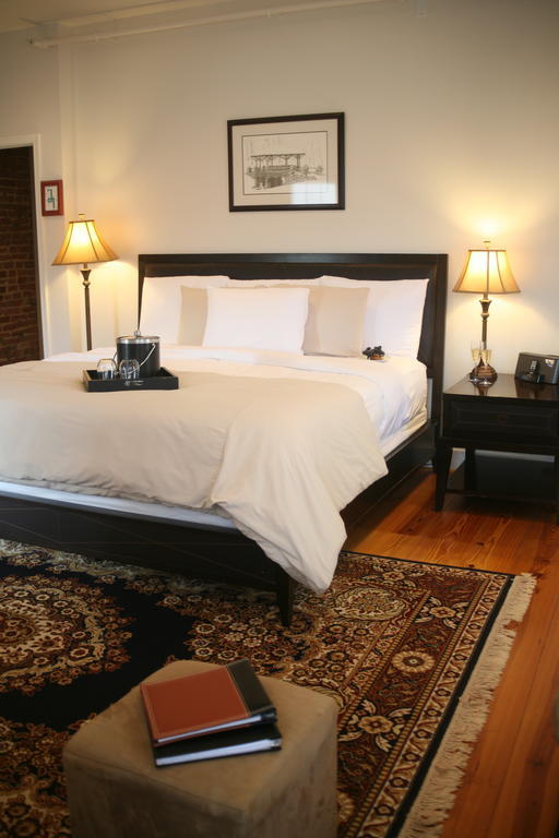 Bed & Breakfast Blue Door On Baltimore