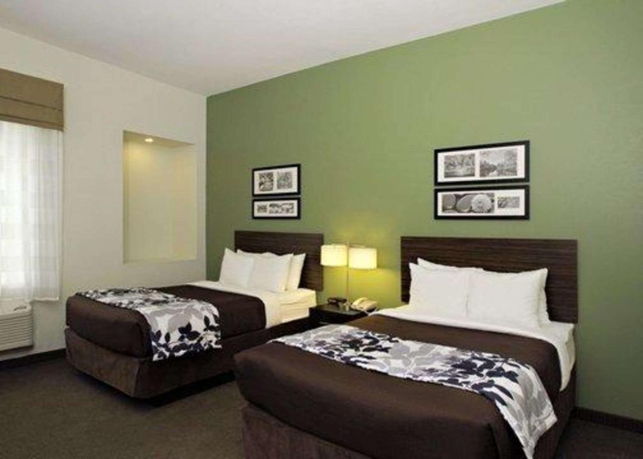 Sleep & Downtown Inner Harbor 3*