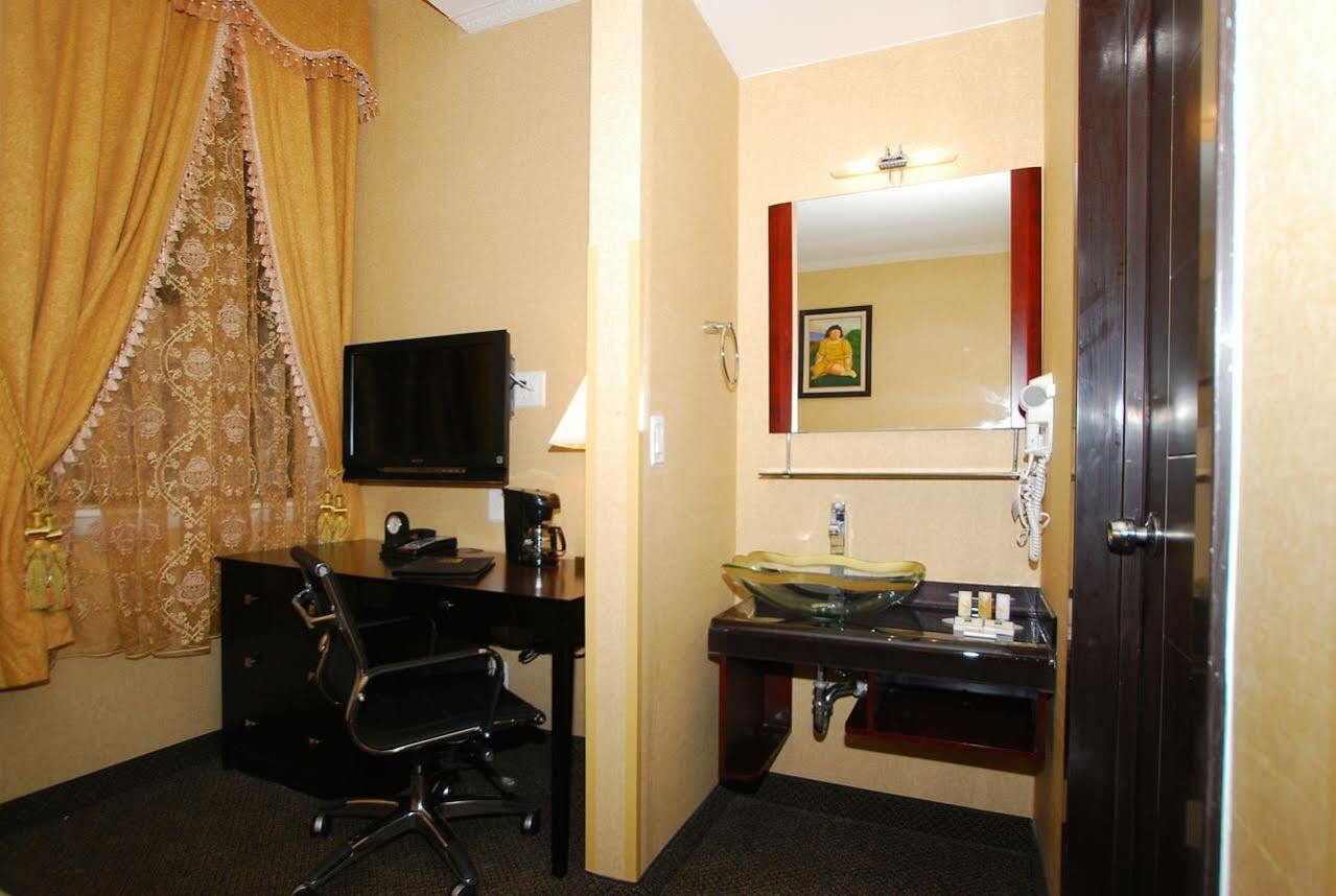 Plaza Hotel 3*