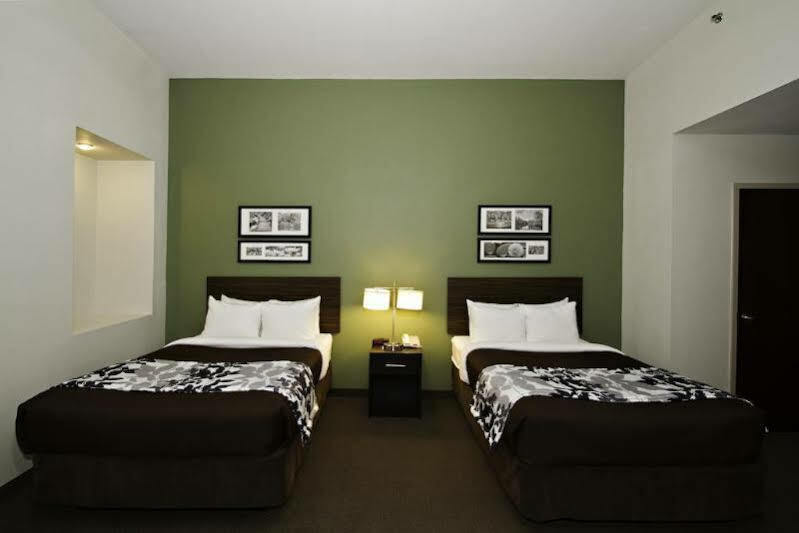 Sleep & Downtown Inner Harbor 3*