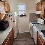 Quiet 2 Bedroom Apartment Condo In The Hampden / Medfield Area Few Minutes To Downtown - Emerald Elite