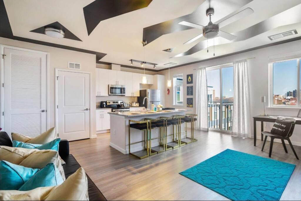 Lux Penthouse Skyline, Views Gym , Free Parking & Wifi