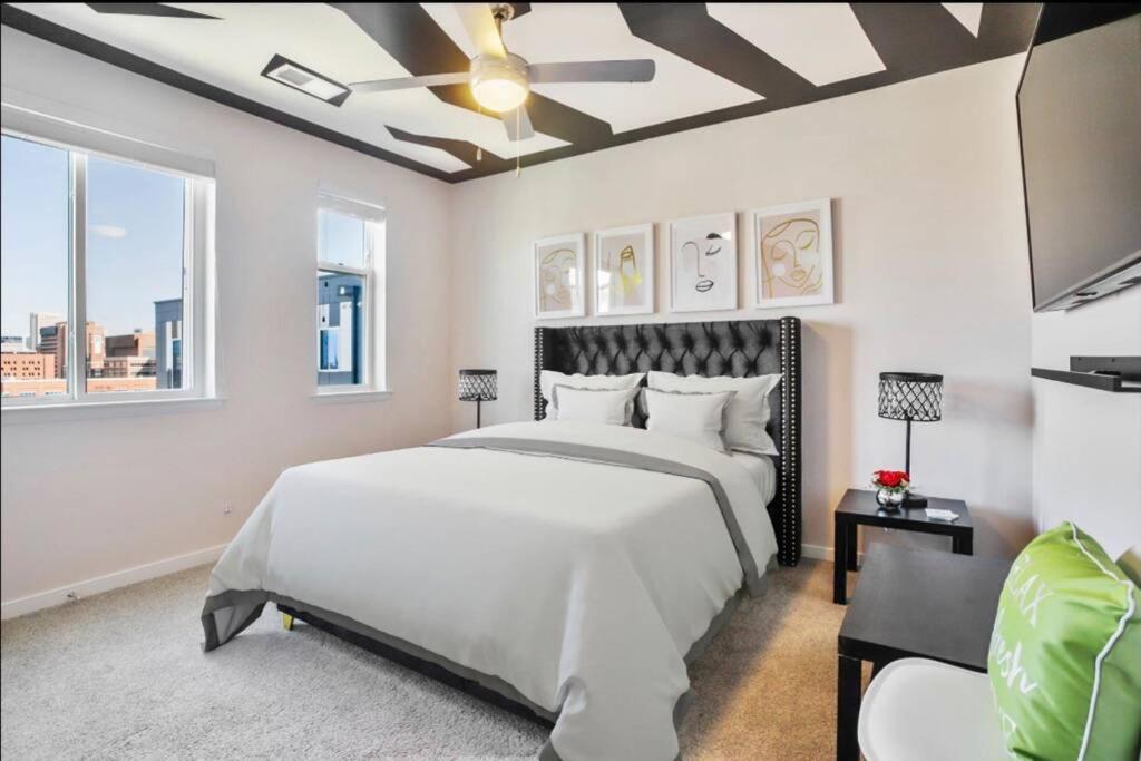 Lux Penthouse Skyline, Views Gym , Free Parking & Wifi Apartment