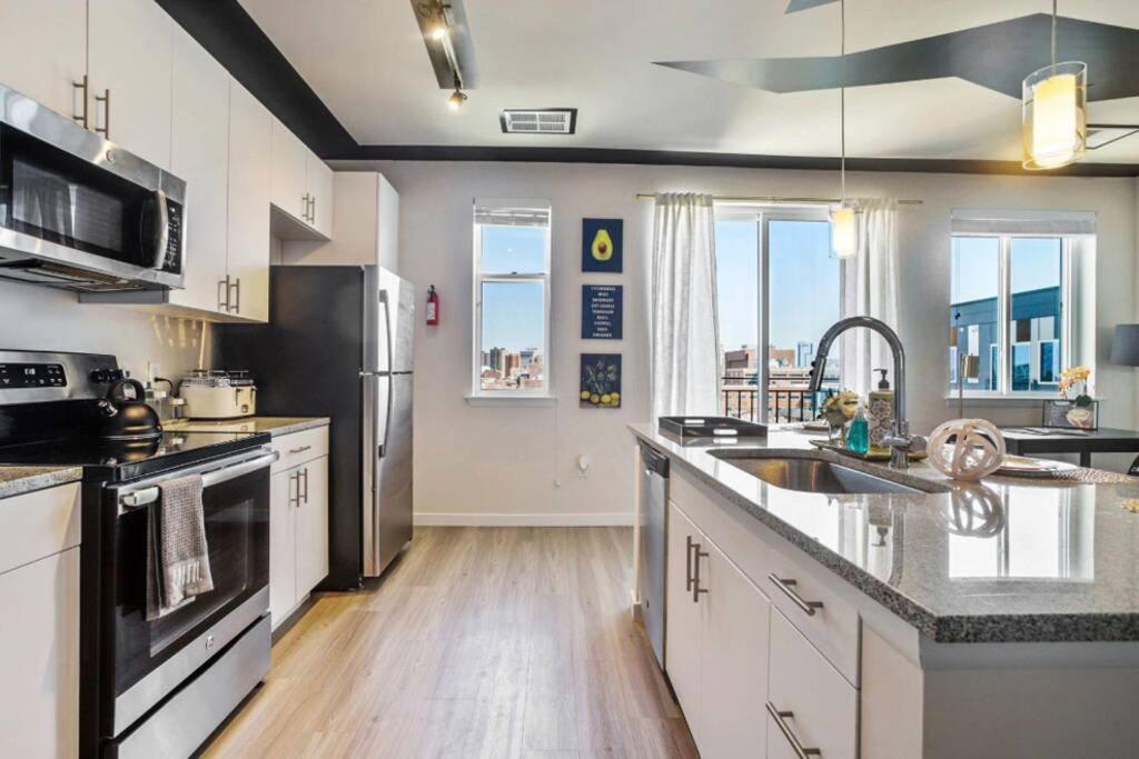 Lux Penthouse Skyline, Views Gym , Free Parking & Wifi *