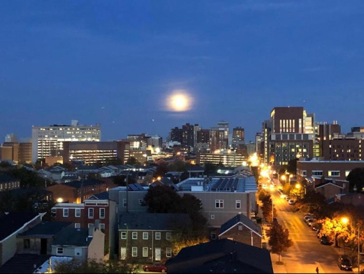 Lux Penthouse Skyline, Views Gym , Free Parking & Wifi * Baltimore