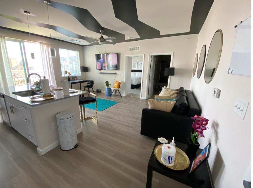 Lux Penthouse Skyline, Views Gym , Free Parking & Wifi * Baltimore