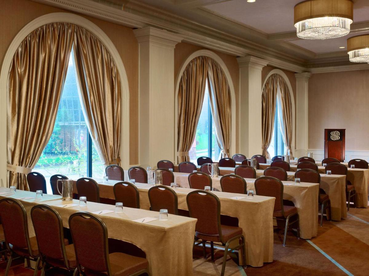 The Royal Sonesta Harbor Court Hotel 4*