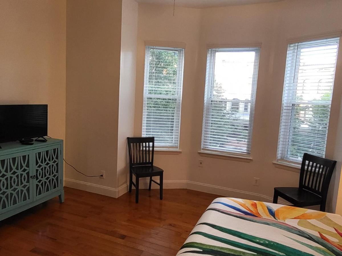 Reservoir Hill Mansion - 4 Bedrooms Holiday home Baltimore
