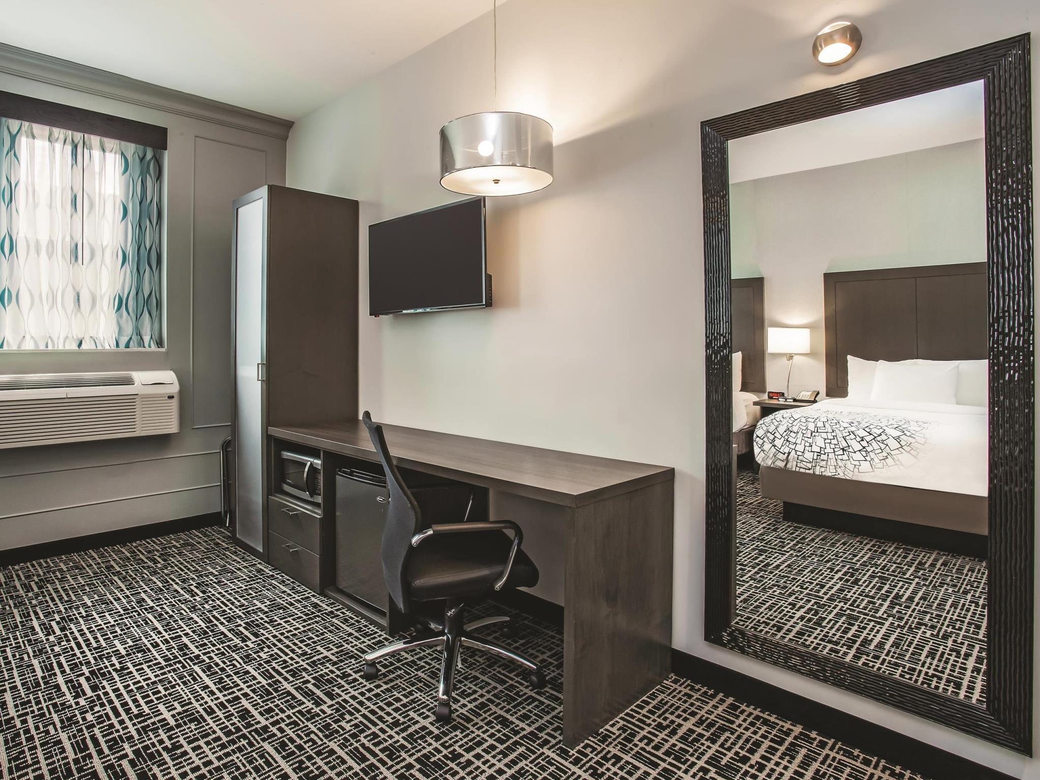 La Quinta By Wyndham Inner Harbor Downtown