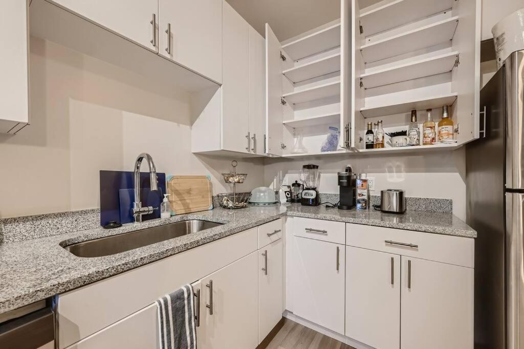 Apartment Posh Penthouse : Family: Inner Harbor: Sports Baltimore