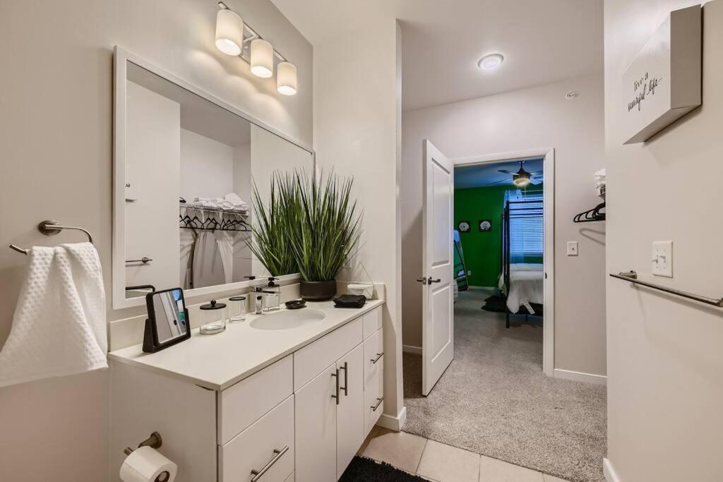 Posh Penthouse : Family: Inner Harbor: Sports *