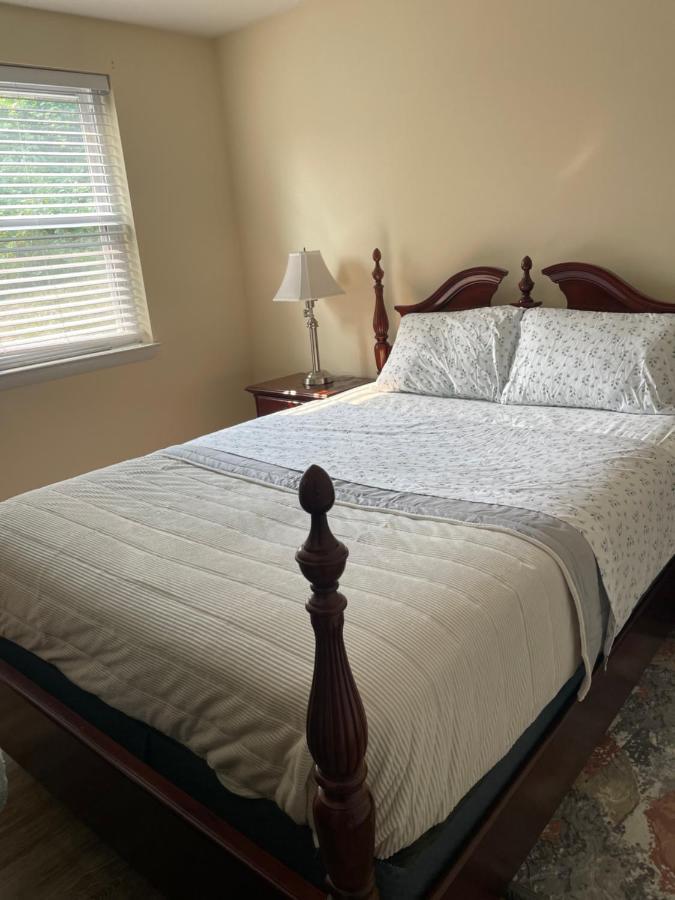 Emerald Elite: Quiet 2-bedroom In Hampden/medfield