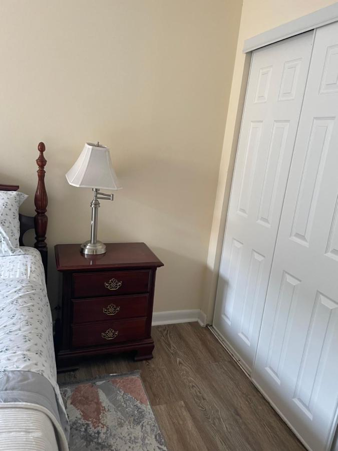 Emerald Elite: Quiet 2-bedroom In Hampden/medfield *