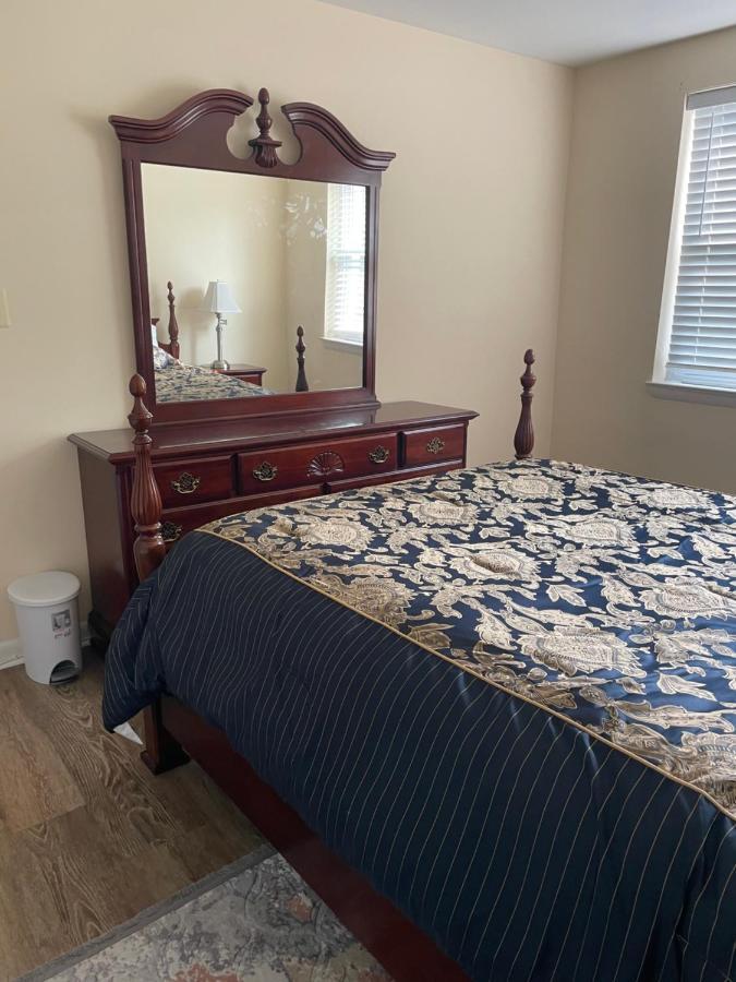 Emerald Elite: Quiet 2-bedroom In Hampden/medfield Apartment *
