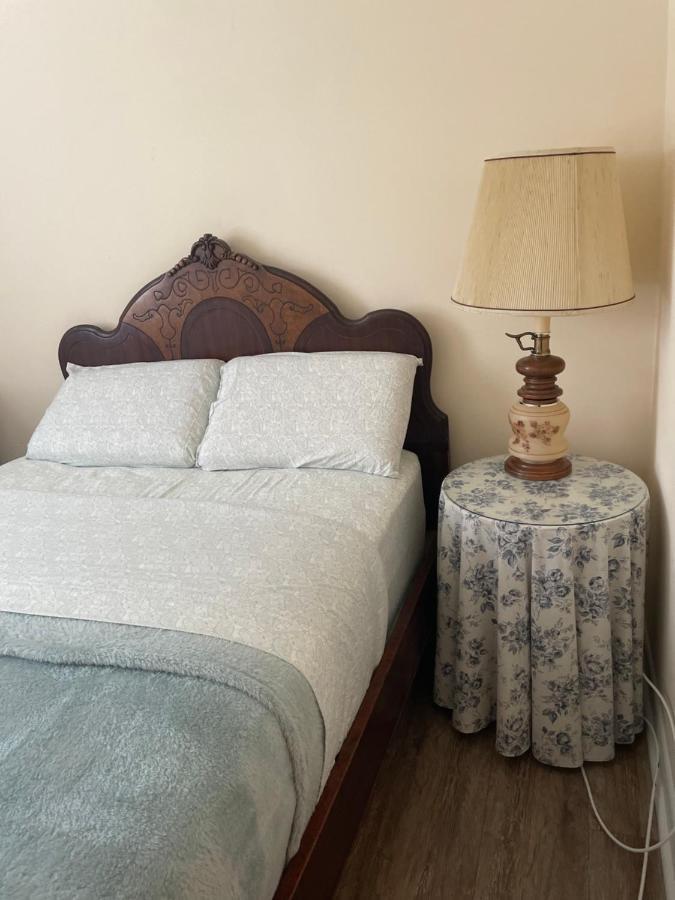 Emerald Elite: Quiet 2-bedroom In Hampden/medfield Apartment *