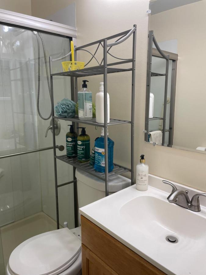 Emerald Elite: Quiet 2-bedroom In Hampden/medfield *