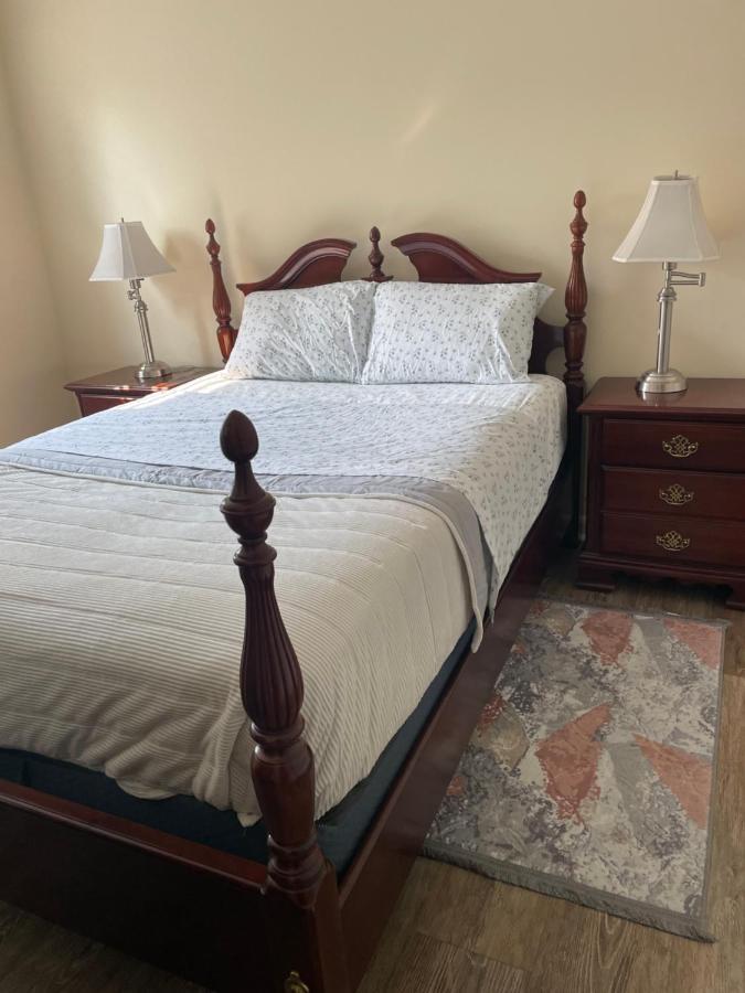 Emerald Elite: Quiet 2-bedroom In Hampden/medfield Apartment