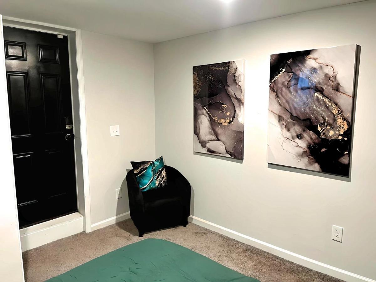 1 Bed 1 Bath Basement With Private Entrance Apartment *