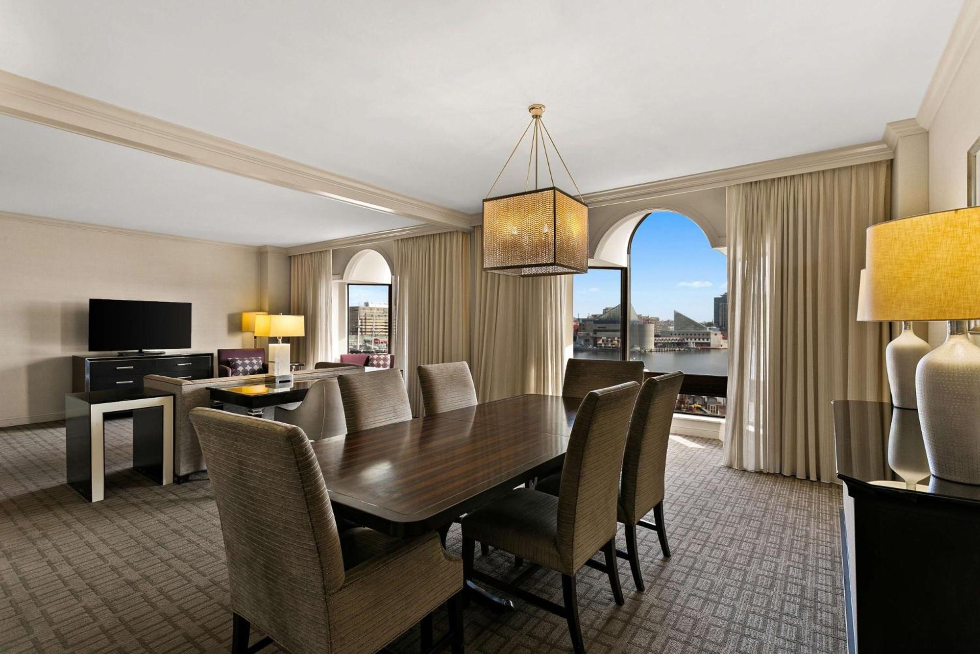 Hotel The Royal Sonesta Harbor Court 4*