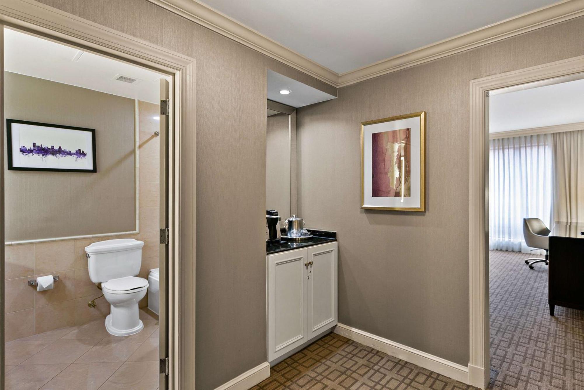 The Royal Sonesta Harbor Court Hotel 4*