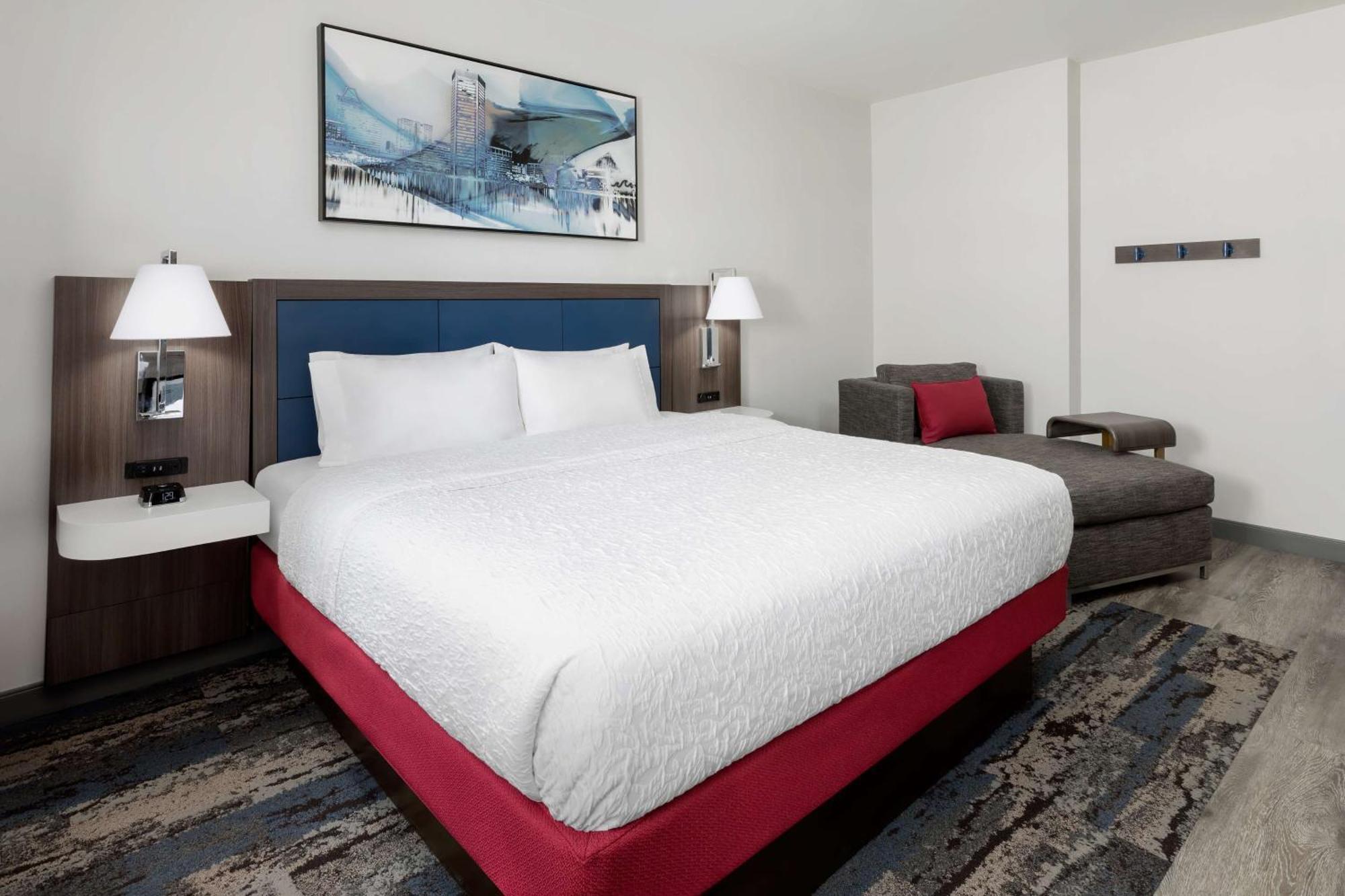 Hampton & Inner Harbor 3*