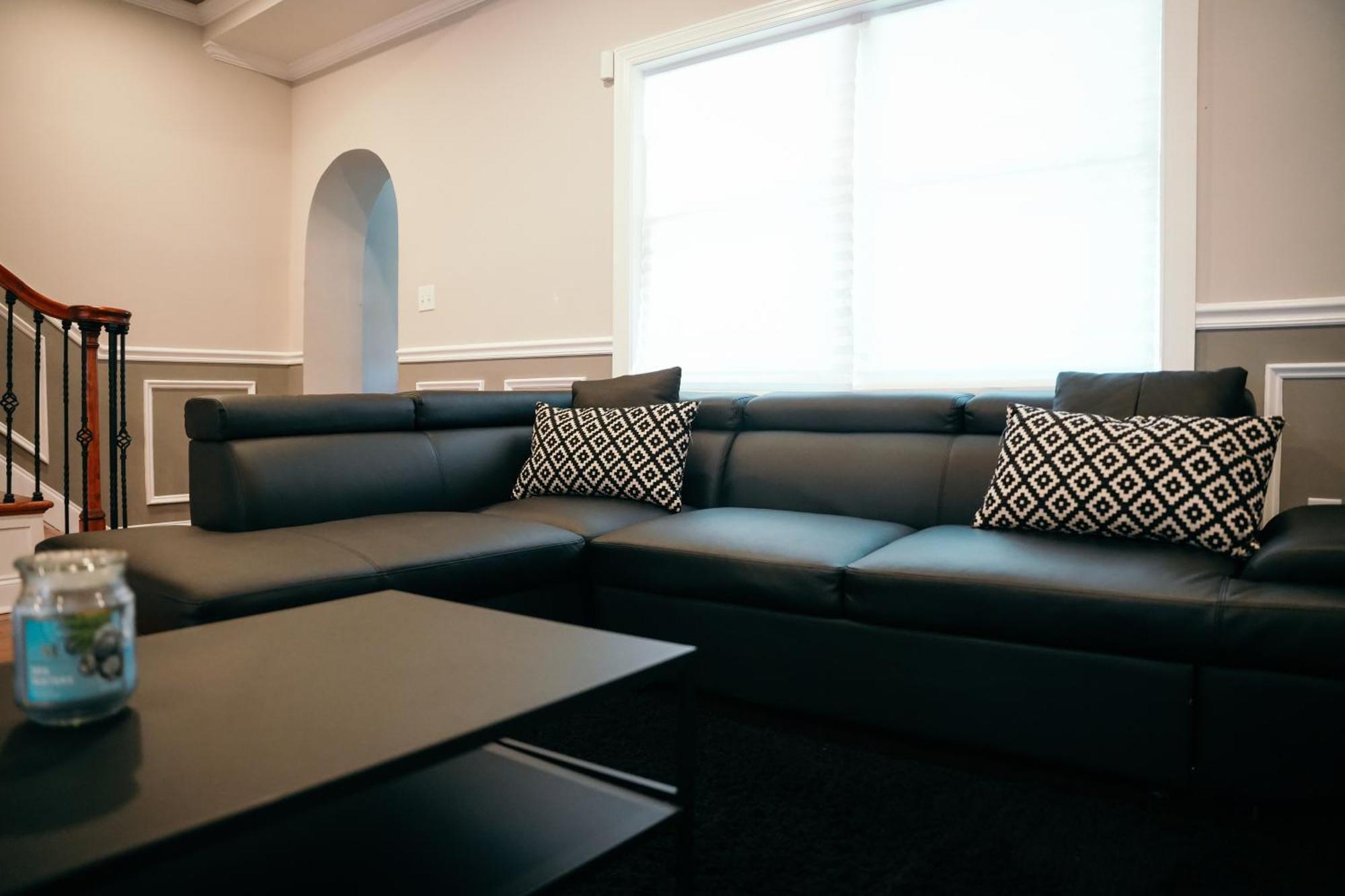 Charm Luxury 4 Bedroom Brick Apartment