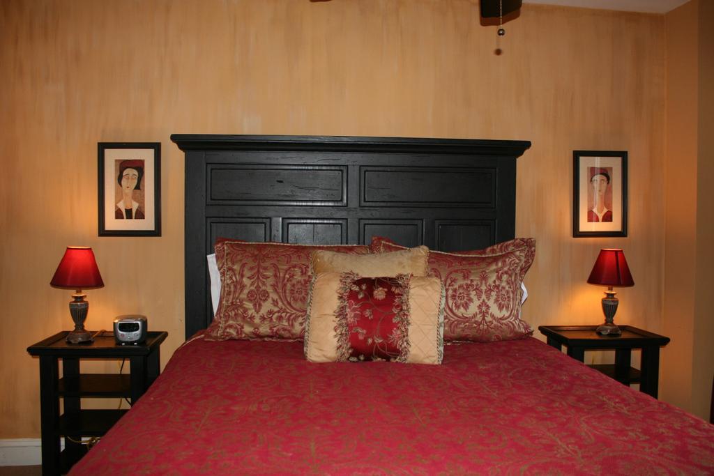 Hotel Celie's Waterfront 3*