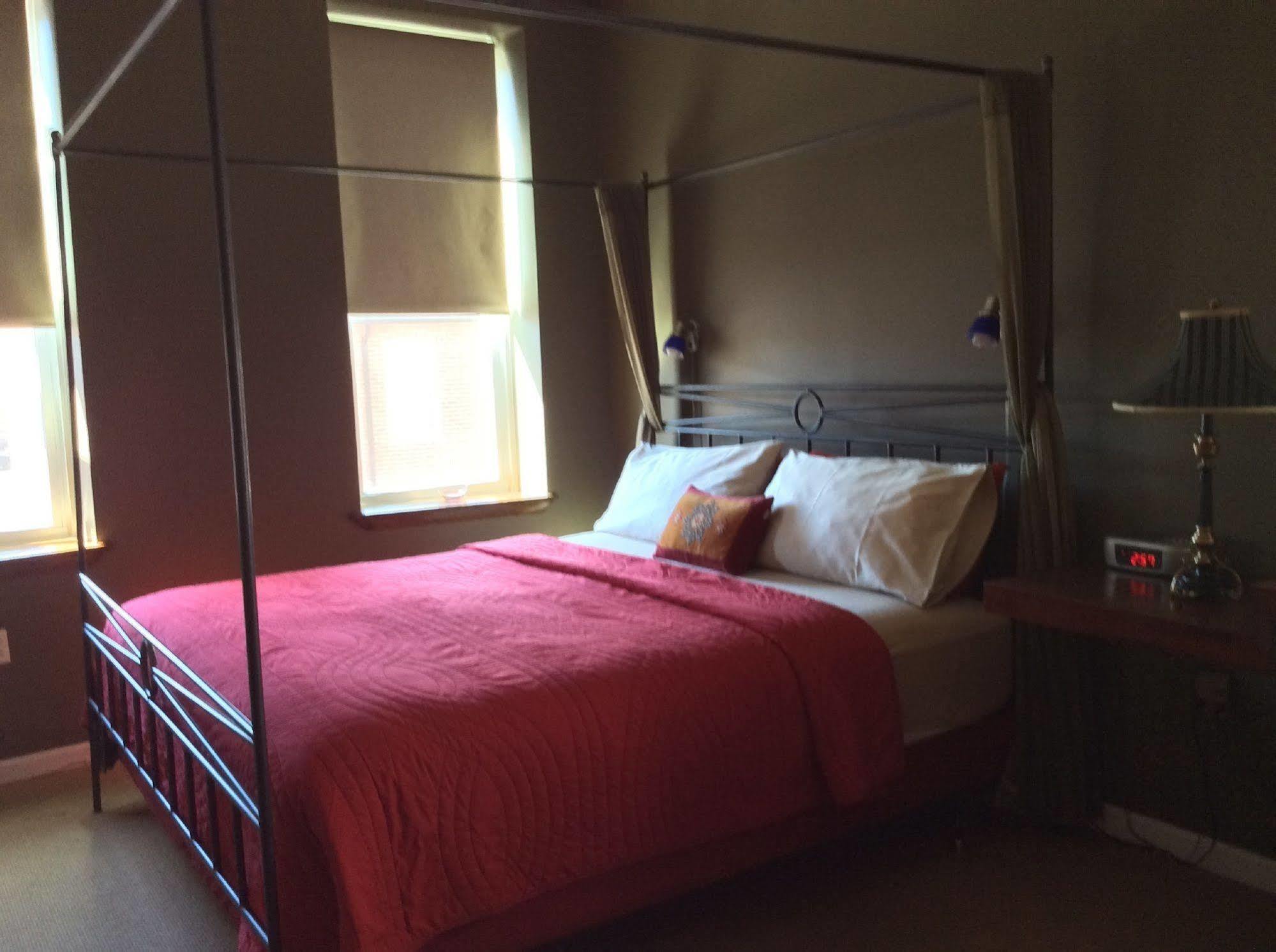 Bed & Breakfast At 2920 3*
